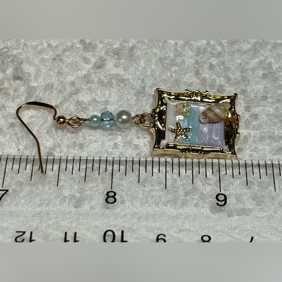 🌊👙Cute miniature picture frame /beach/Betsy like earrings - Picture 8 of 8